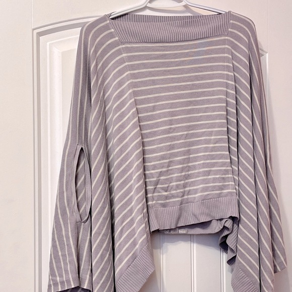 Lavender Lululemon Shawl - Picture 1 of 4